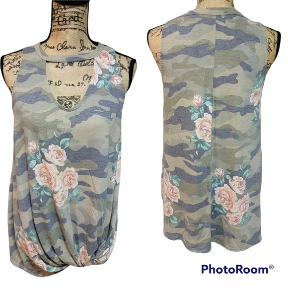 1.4.3. Story by Line Up Tops - Camo and Rose Knotted Tank